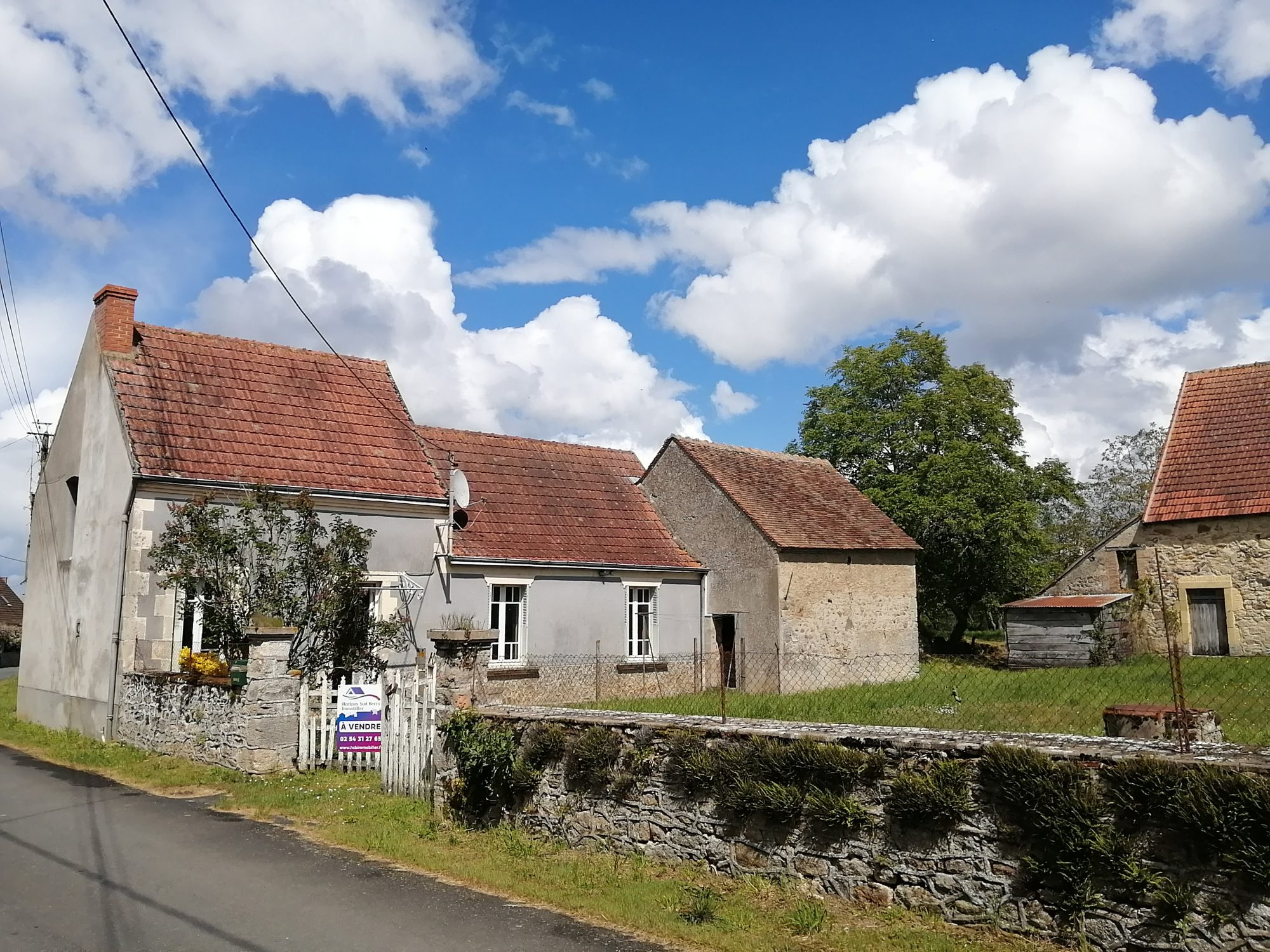 Ancien corps de ferme sur plus d'un hectare !