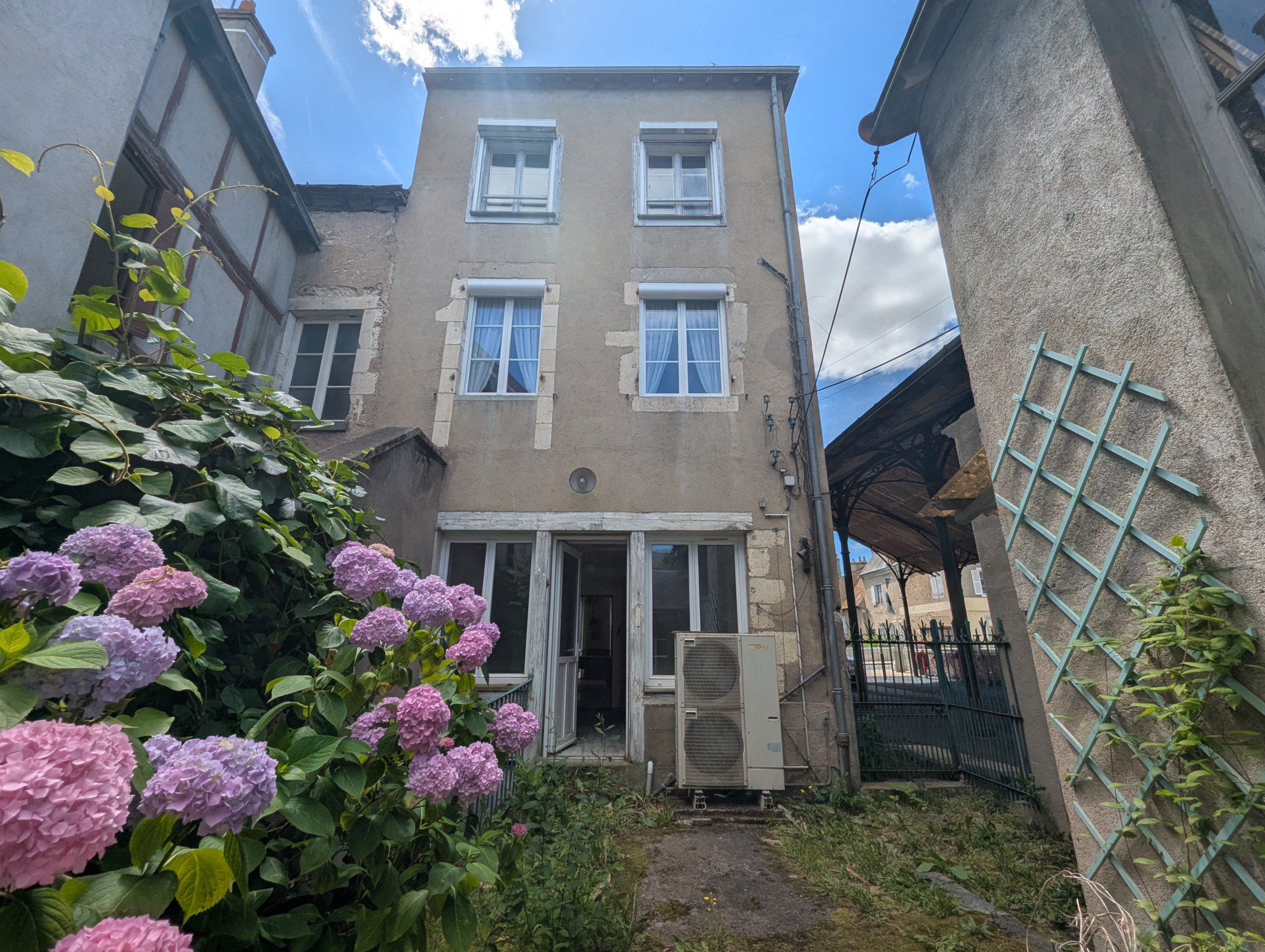 Maison de ville avec atelier !