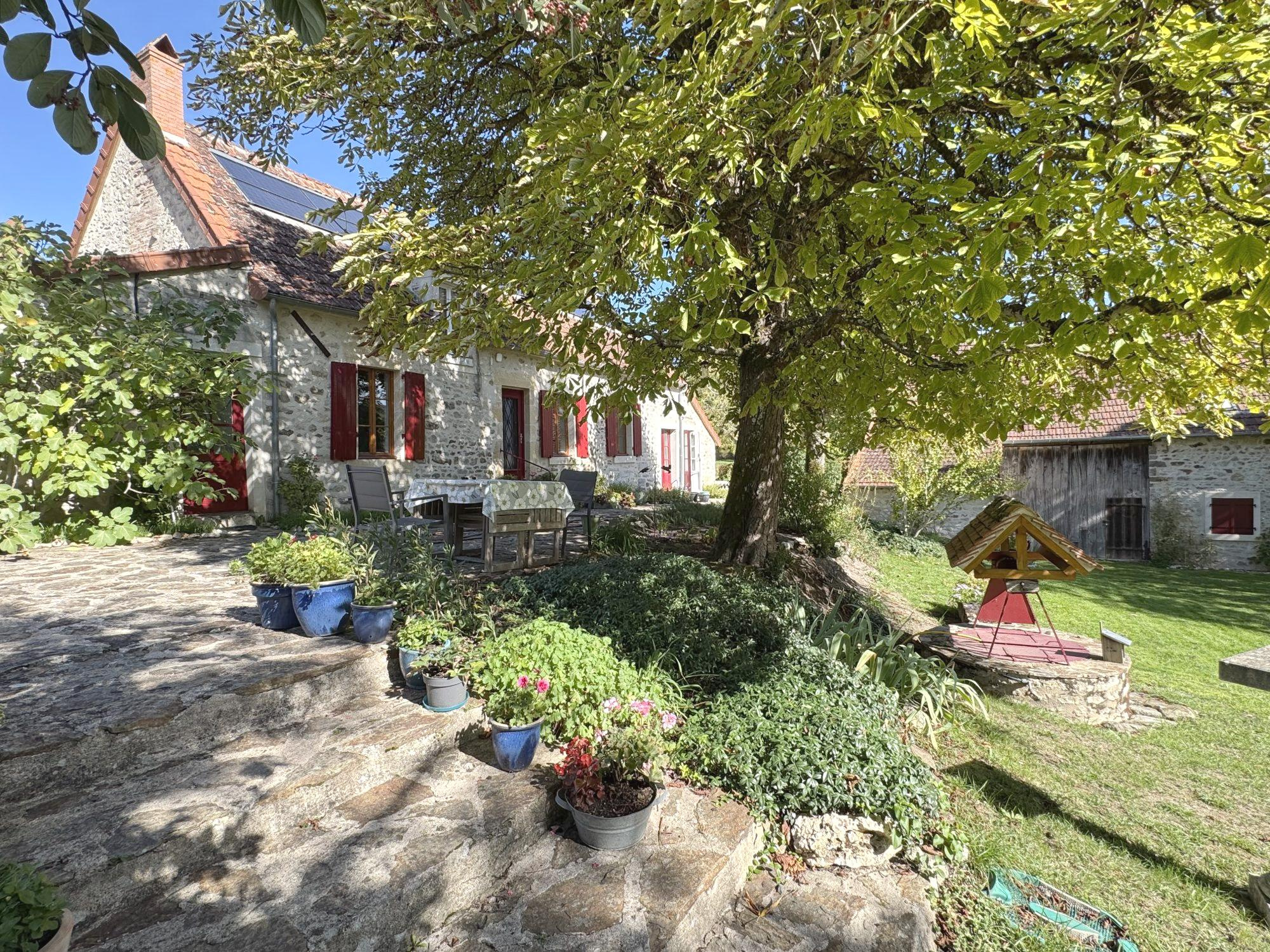 Ensemble immobilie de 2 maisons prêtes à vivre, sans voisin