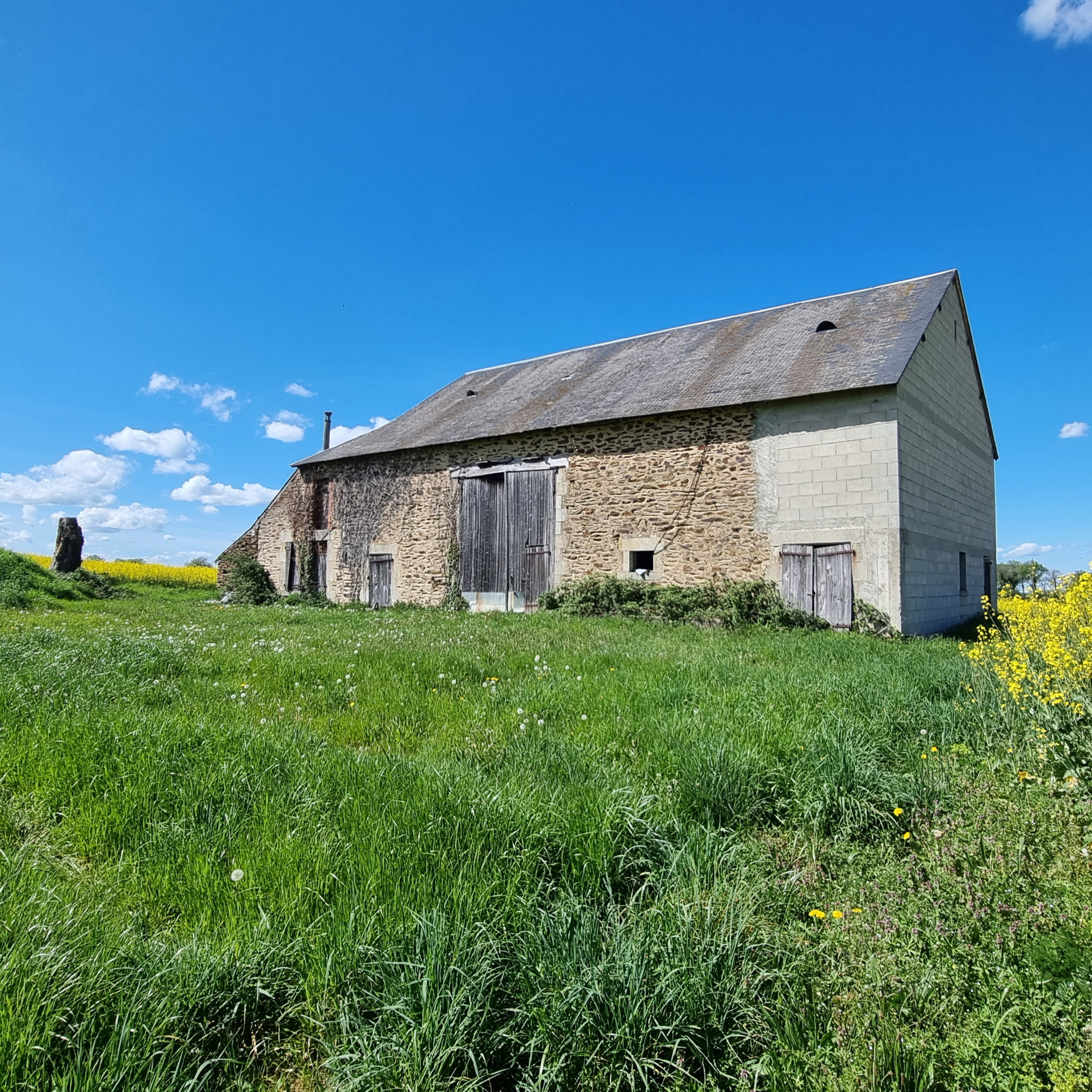 Grange à 200 mètres du 1er voisin !