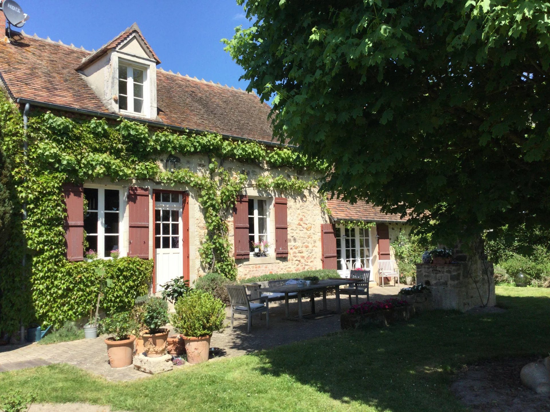 Propriété d'exception au Châtelet : 3,5 ha de nature avec pi